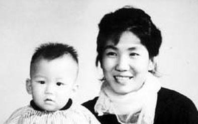 1964年，小叔子盛弘对赵丽蓉说：“嫂子，我哥走3年了，咱俩一起过吧！”赵丽蓉严