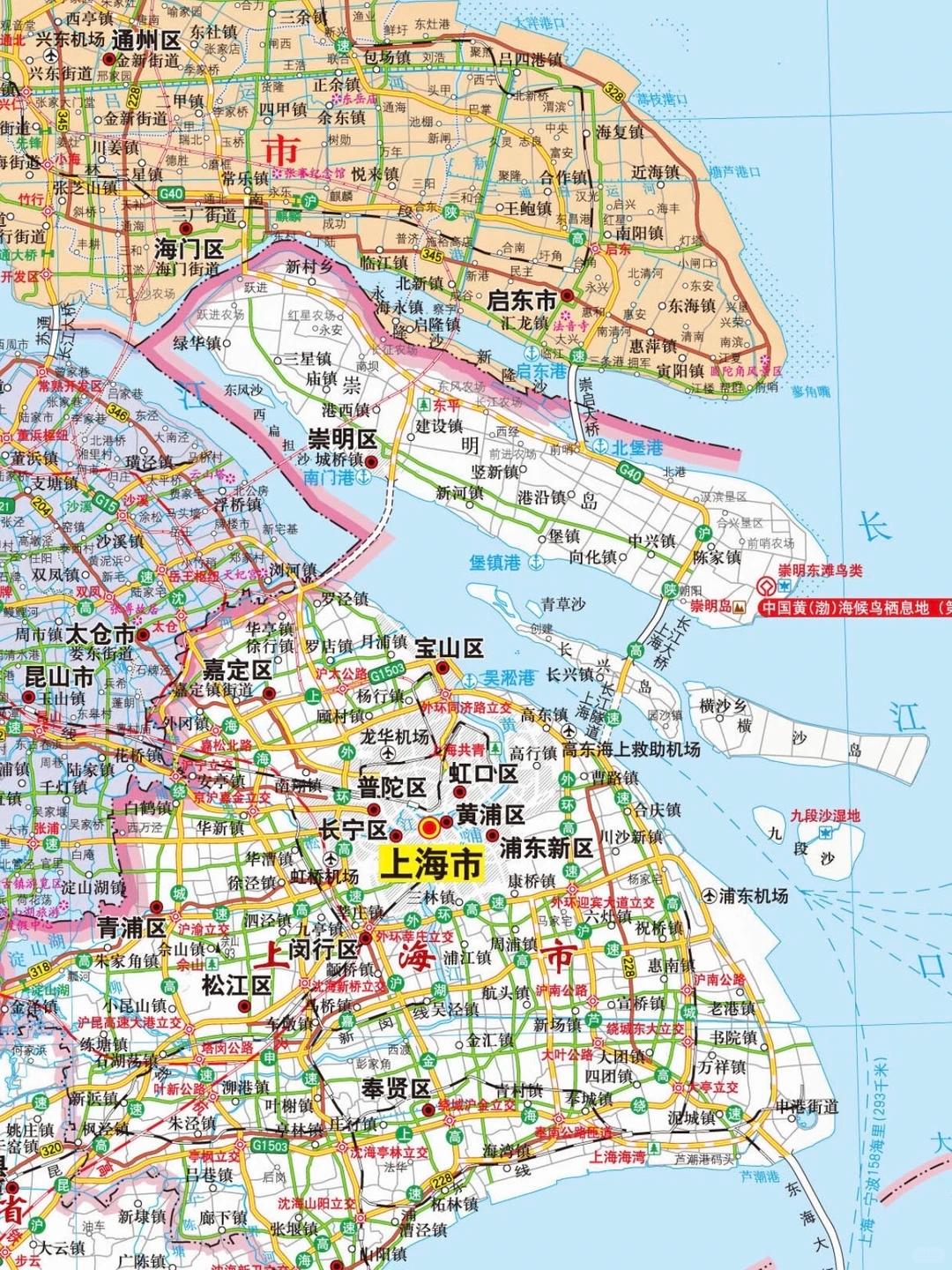 崇明岛和香港岛、曼哈顿岛、新加坡岛三岛不同，这三个岛原本就是存在岩石岛屿，历史久