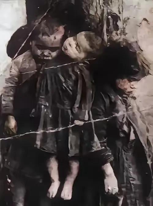 南京沦陷后的泣血瞬间！孩童被日寇悬吊勒死，枯树抓痕是永恒控诉1937年冬，