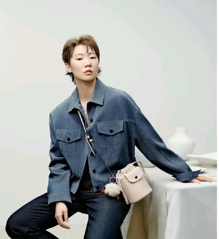 王曼昱发博亲证，加入longchamp大家庭。王曼昱多哈归来，代言好消息