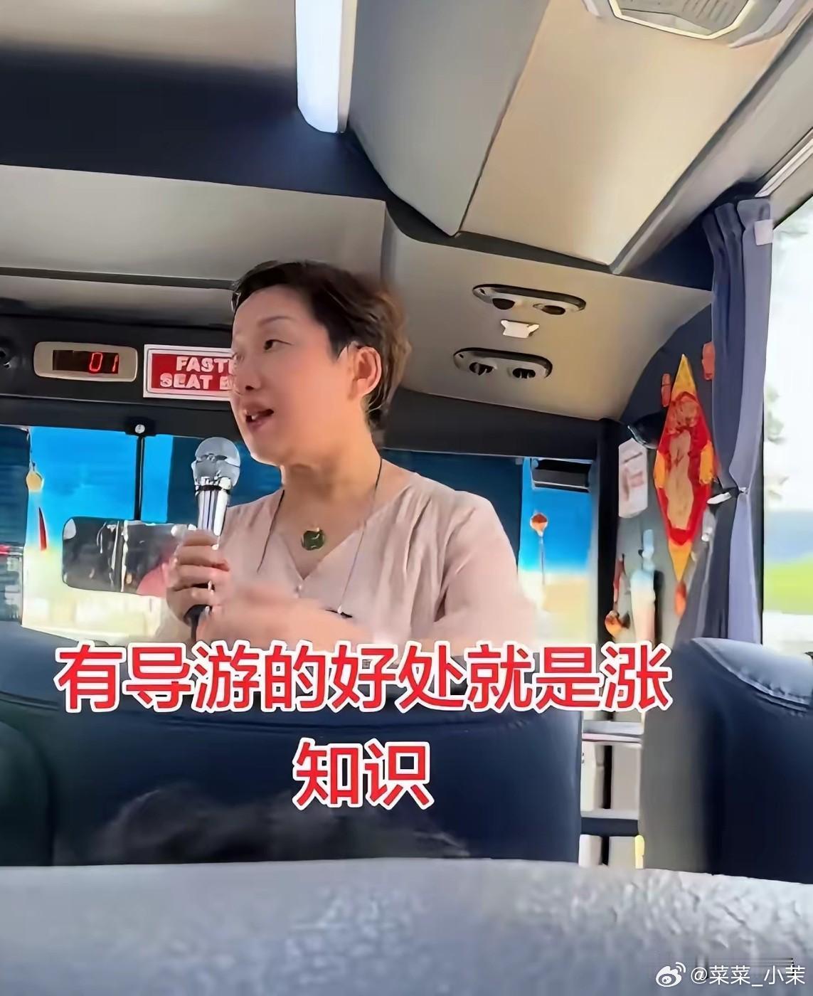 有网友在新加坡游玩时，当地导游聊起经济差距，直言中国想要追上新加坡，还得再花二三