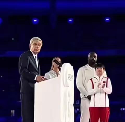 邱贻可这话太实在！谁能想到孙颖莎藏着这么大的惊喜！邱贻可之前采访说，陪莎莎去