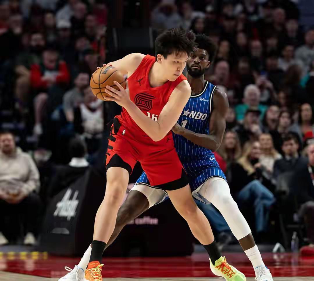 杨瀚森需要的是比赛时间，他的出场时间太少了……！出场7分钟就能拿到4分2篮板