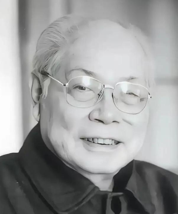 1949年1月，成都，一个男人正准备出门去开秘密会议。他刚锁好门，一个女人气喘吁