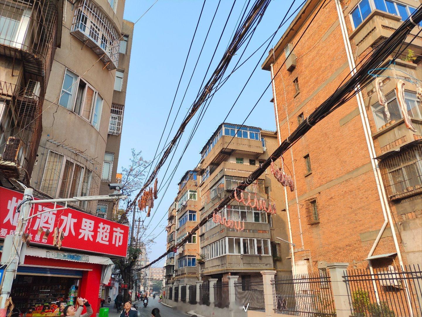 江西朋友真是可以的挂腊肉挂到电线杆上了南昌这几年的变化好大一座英雄城的红色足迹