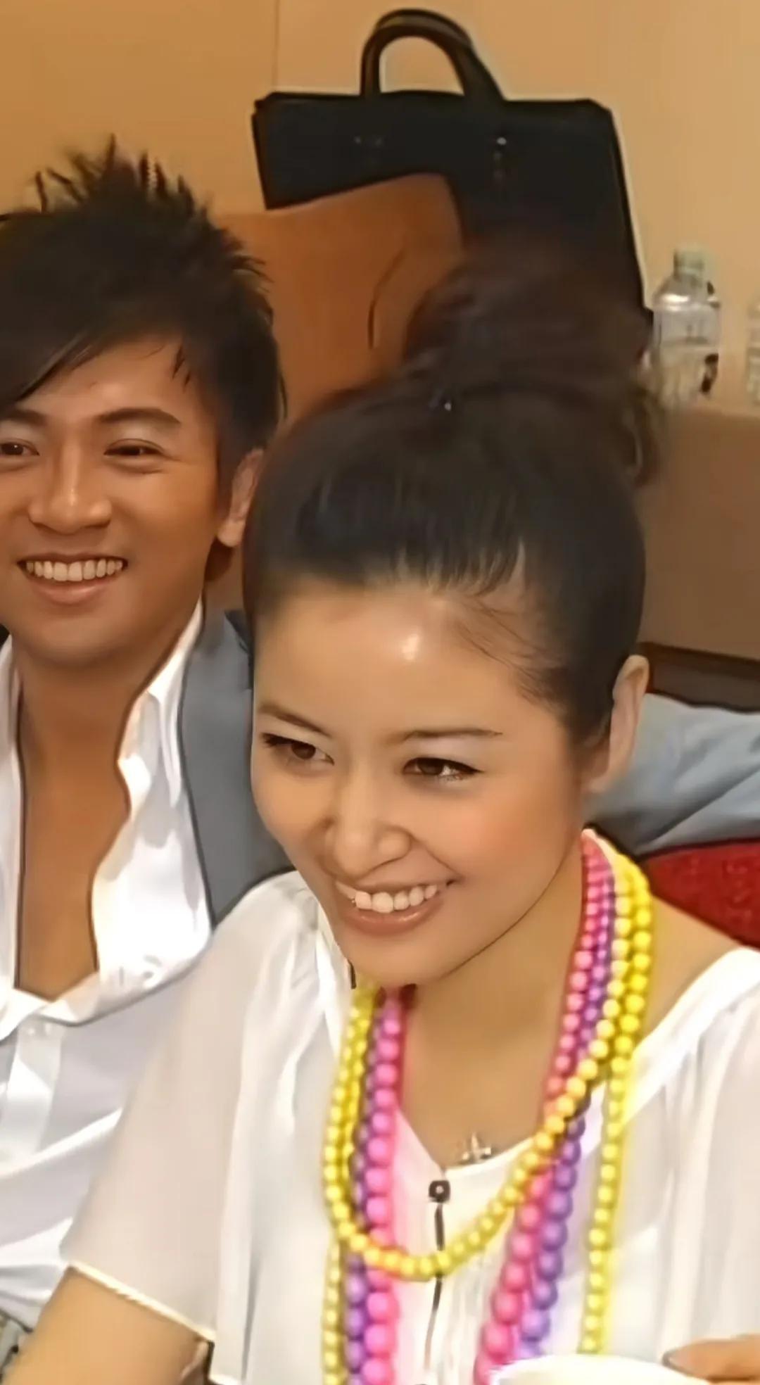 年代感的帅哥美女天然无添加。苏有朋林心如20年前的同框画面。郎才女貌很般配的。感