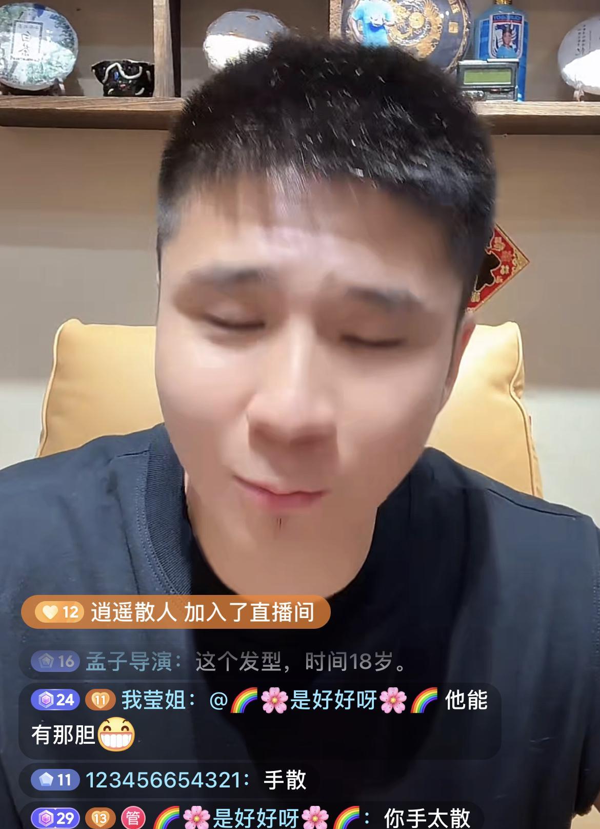 大连英博旧将赵明剑爆了一个料，他的外债已经达到了1000万，生活并不宽松。为什