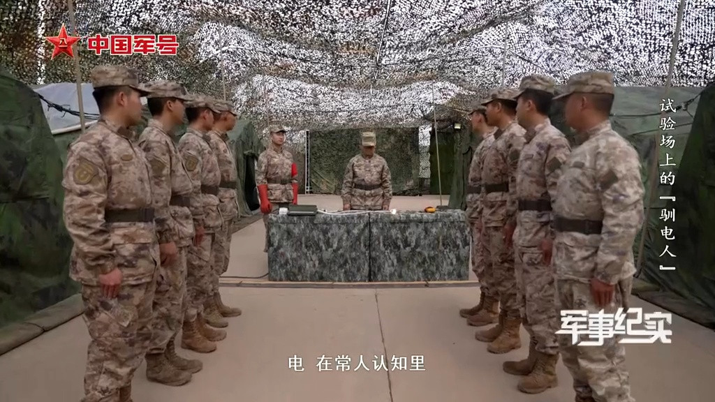 新兵“驯电”第一课！摸电也能帮助电源专业学习？#军事纪实