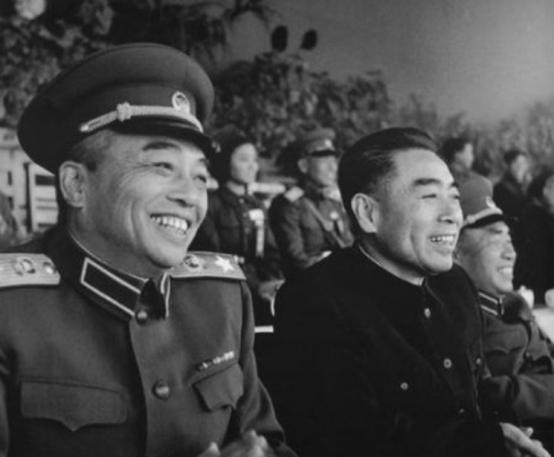 1957年的一次军委会议上，彭德怀在大会上指着刘伯承怒骂：不要忘了，红军时期，