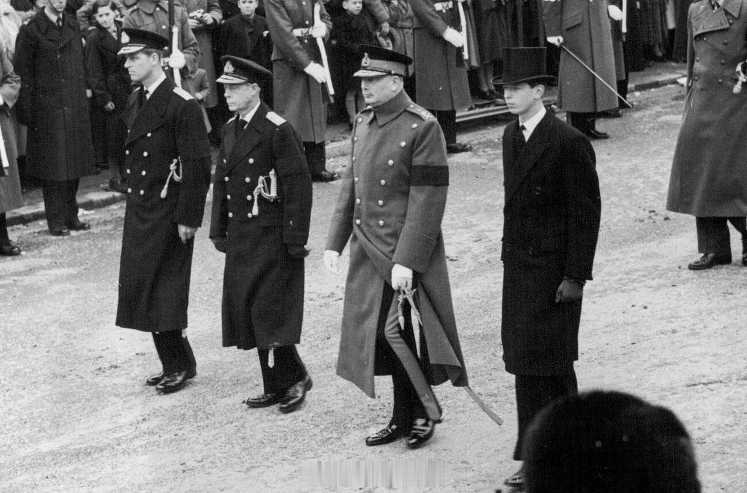 英国王室【送葬队伍组图】1952年2月15日，正值乔治六世的国葬期间，爱丁堡