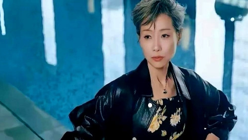 果然，事出反常必有妖。叶童在凌晨2点多突然宣布，以后不参加新白娘子演唱会，不