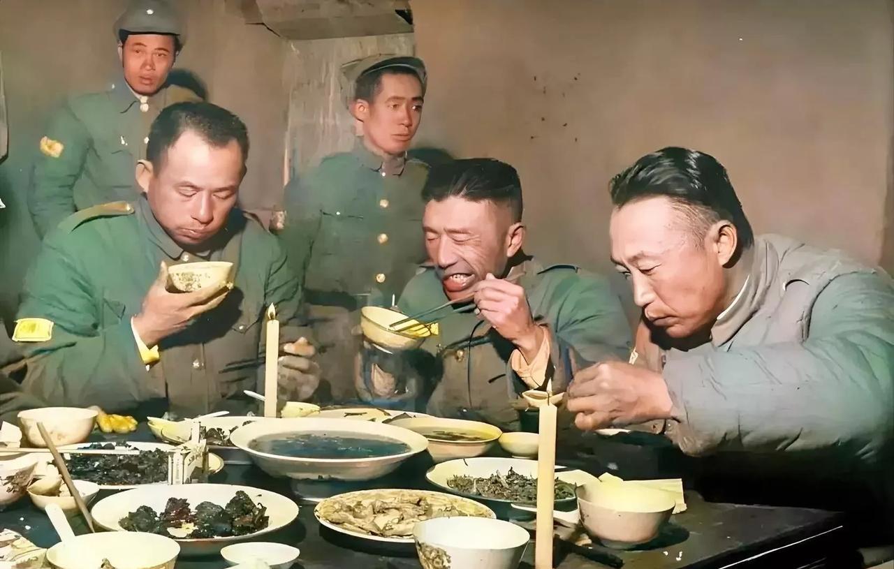 这已是在淮海战役包围圈里了，外面的士兵饿得呲牙，随军和被裹挟来的女眷在卖淫换口吃