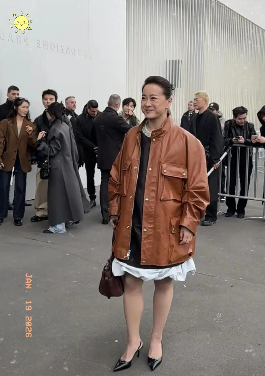 我觉得贾玲这个人，有一个很严重的问题，就是不管她参加什么活动，都特别喜