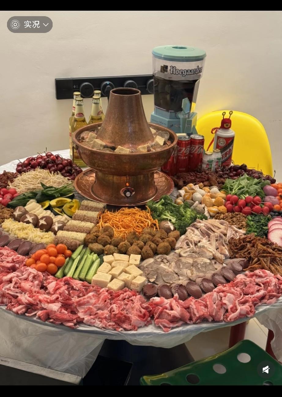 把这个锅累死得了过年摆上这样一桌，这年夜饭咋样？