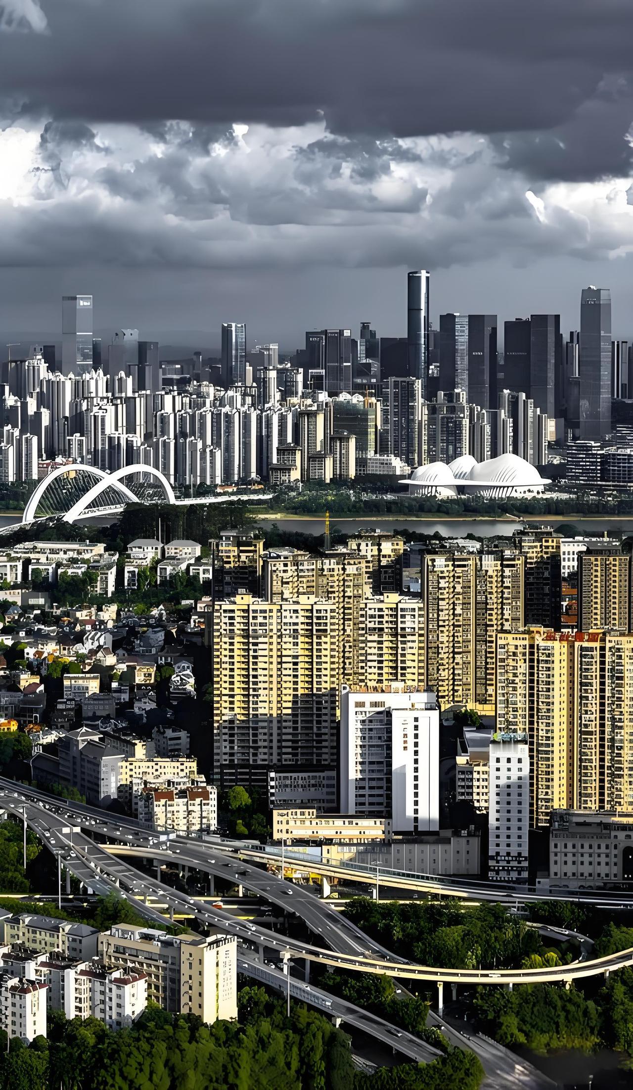 我租房时白纸黑字写好按月付款，才住15天，房东大爷就哐哐踹我房门！“小丫头