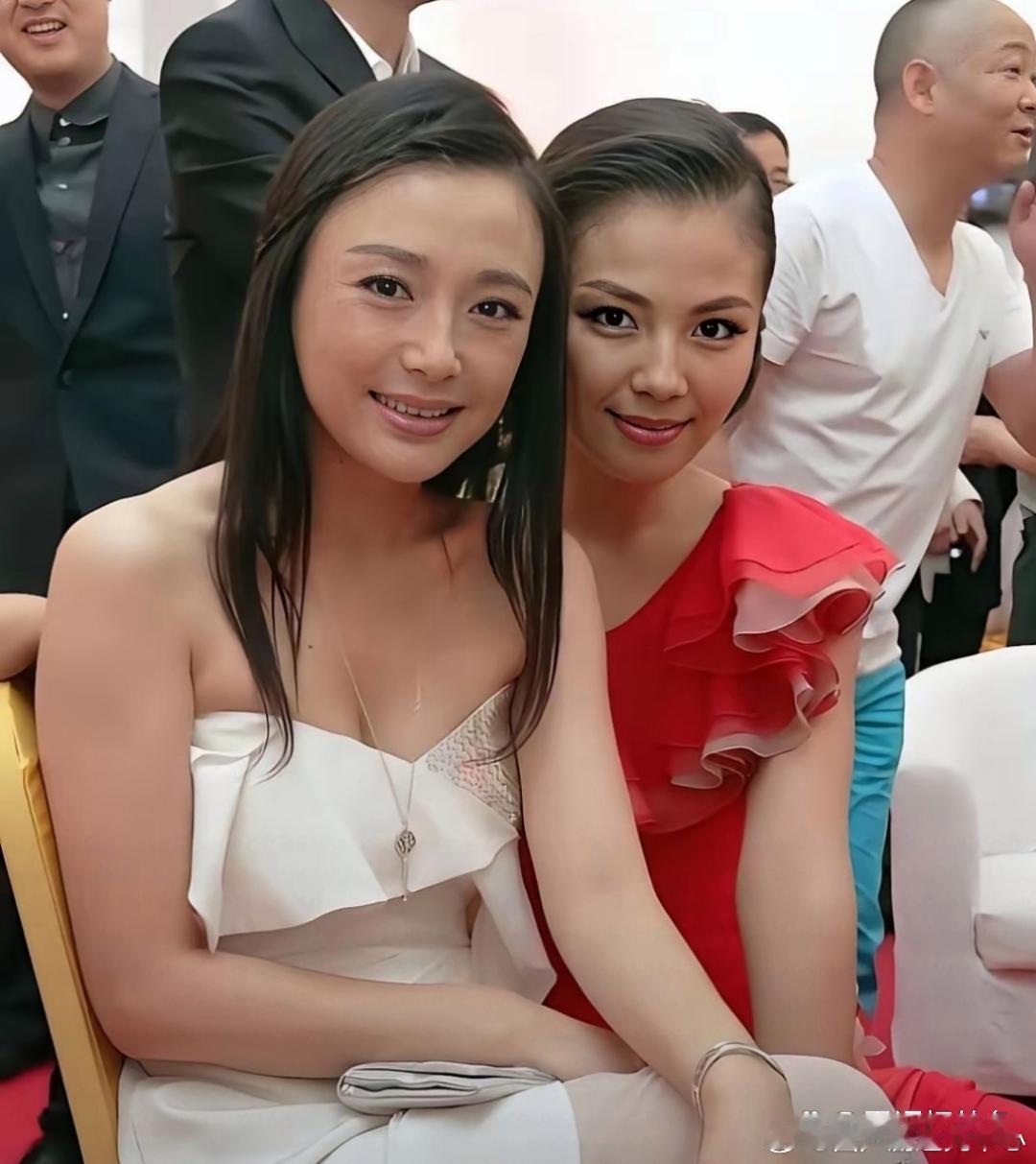 秦岚和刘涛年轻的时候。