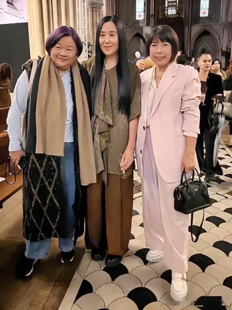 性格豁达的洪晃，无法原谅自己一手带出的徒弟小雪。洪晃在自己的音频节目中谈了她