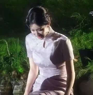 王楚然穿旗袍非常合适，身材曲线优美，凹凸有致，这才是内娱肥美身材的天花板！