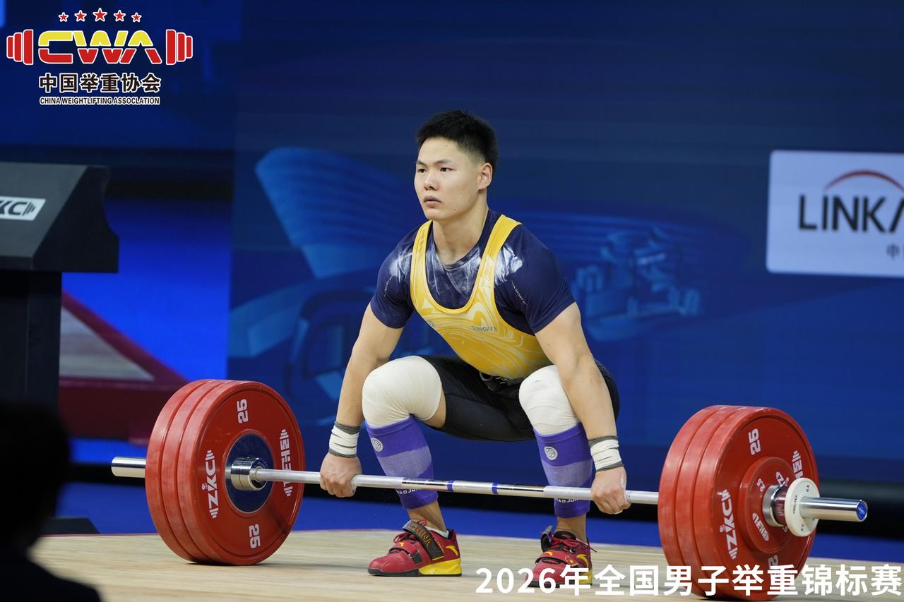 【全国男子举重锦标赛第二日程俊、彭政林夺冠】4月22日，2026年全国男子举重