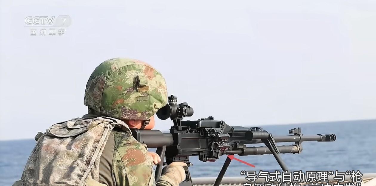 中国大型驱逐舰、护卫舰普遍列装了最新版QJZ-171重机枪，这种12.7毫米大口