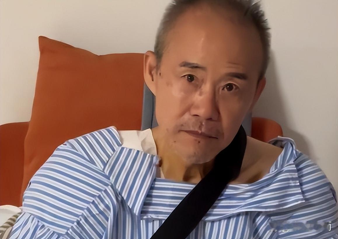 10年恩爱换来晚景凄凉？74岁王石老态尽显，44岁田小姐却依旧美艳王石和田朴