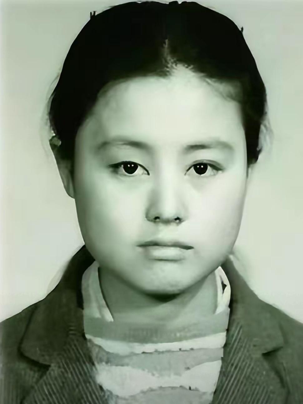 翻看了医美女王于文红年轻时的照片，觉得于文红如果不做医美，会比现在更好看。于文红