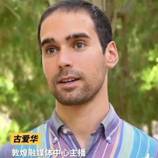 我也非常赞成汤家凤的灵魂质问：美国政府部门和媒体允许中国国籍的人员入职吗？这严肃
