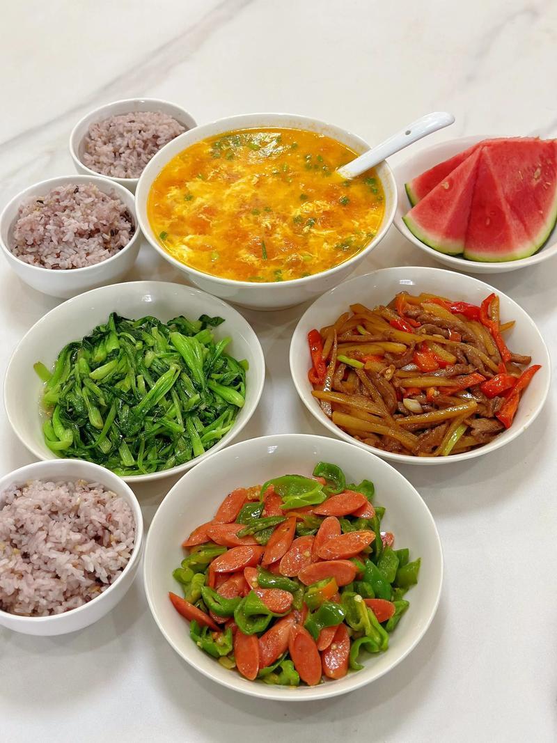 6点吃晚饭是错误的？医生建议：过了70岁，晚饭尽量要做到这3点不少老人家