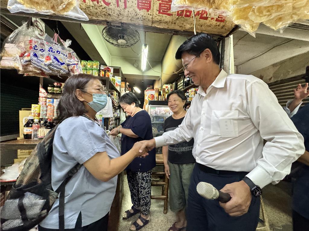 谢龙介回应蔡康永，巧妙避开不谈。国民党台南市长参选人谢龙介针对蔡康永遭大规模网