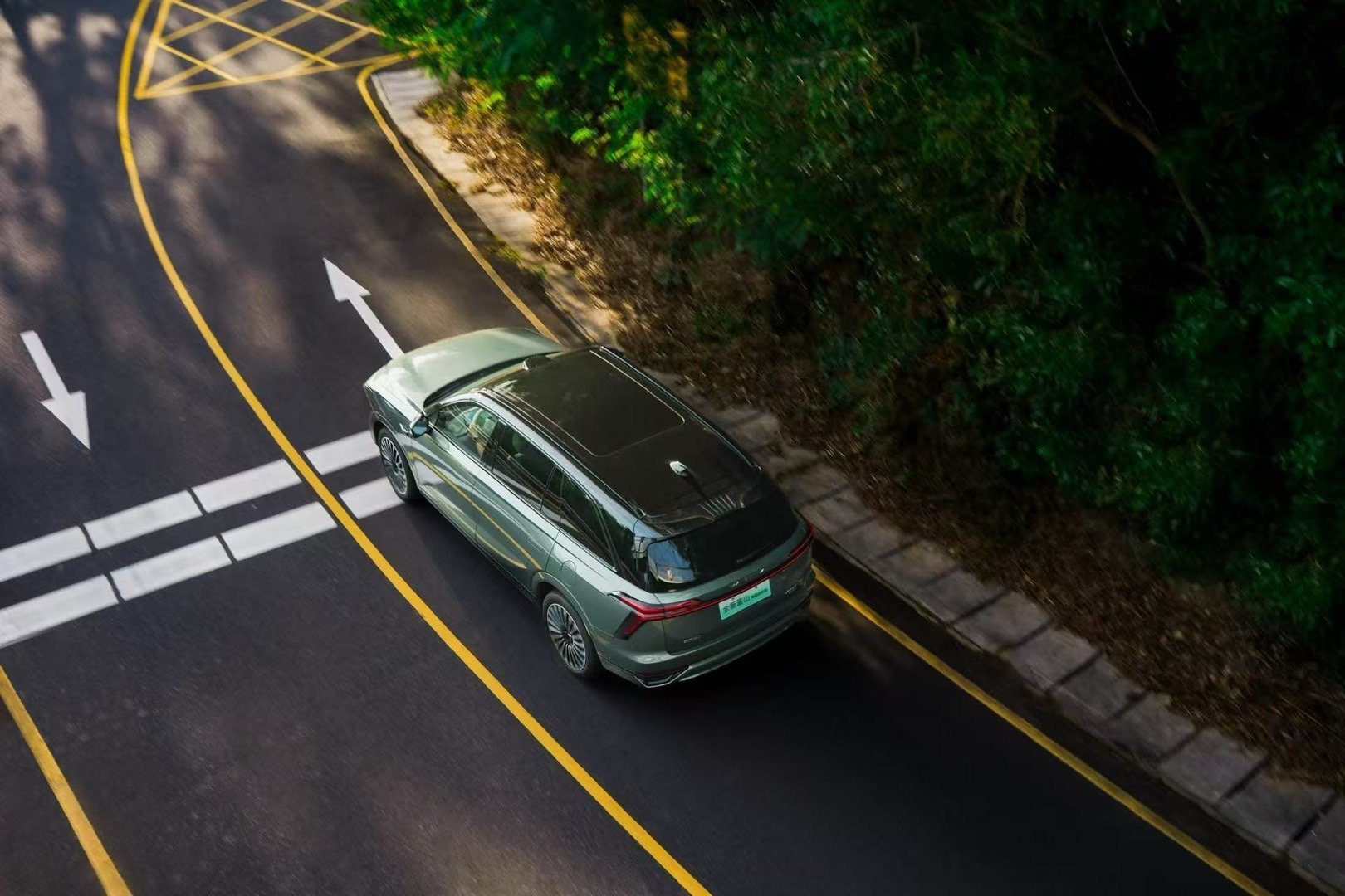 首款搭载VLA的大六座插混SUV为你解锁听得懂、看得见、会思考的大师级出行伙伴！