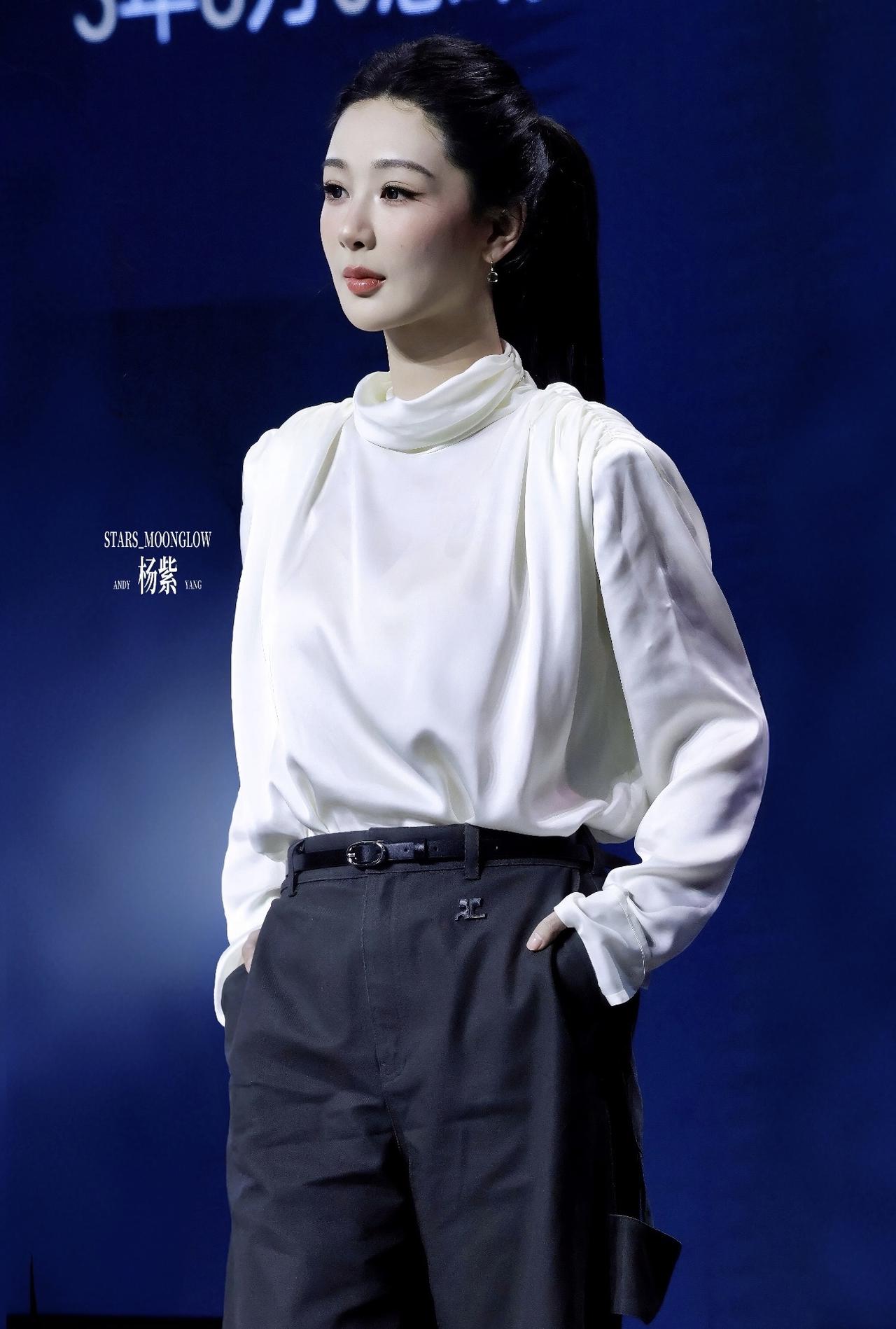 杨紫要被对家笑惨了她们怎么都没想到杨紫都已经红成这样了，可是公司还是没有