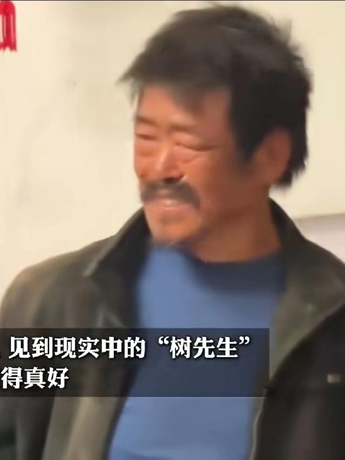 看到网友婚礼上的“树先生”，我忍了，看到他眼神那一瞬，我破防了……最近，