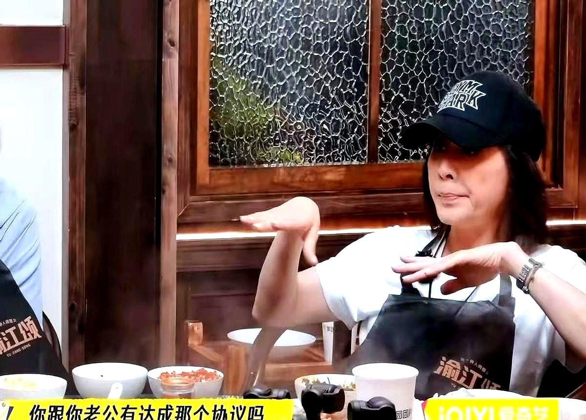 叶童这事儿，简直给所有女人敲了个响钟！刘嘉玲问她老公那句话还记得不？“她开心