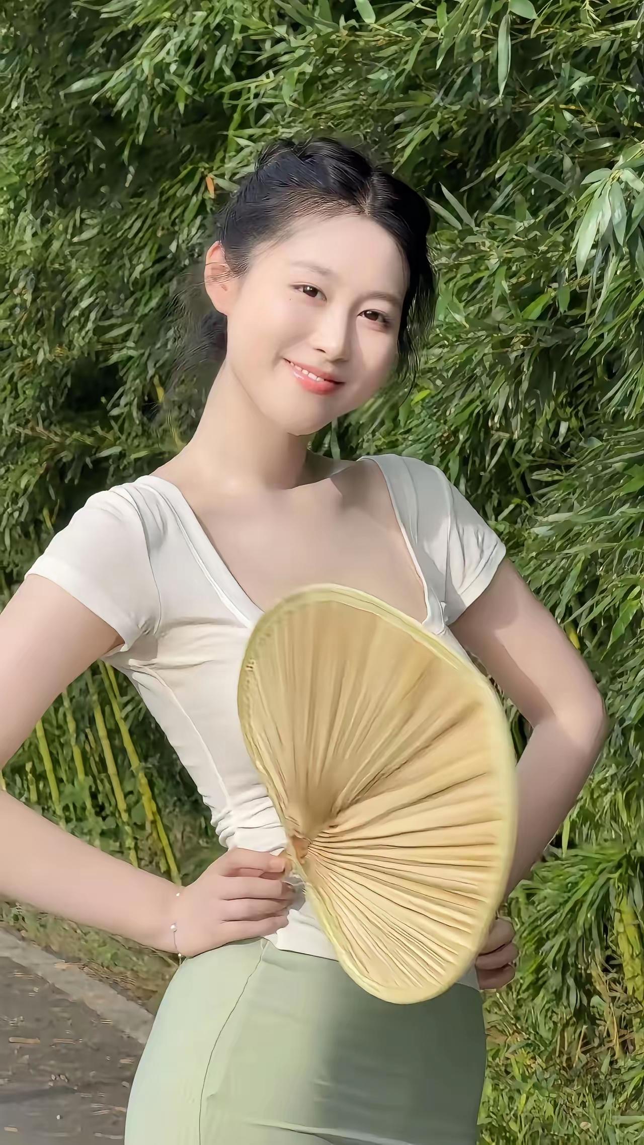 青春一瞬间流失，照片记录美好时光，还没有结婚，时间过的很快