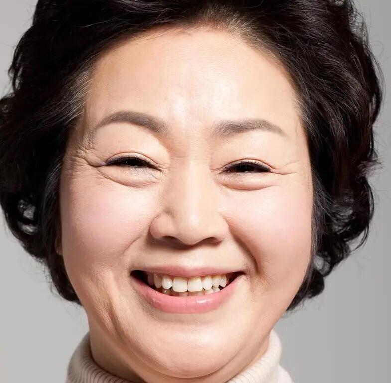 人老了，最该守住的是自己：当孩子不耐烦时，请做好这三点小区张阿姨蹲在菜市场抹