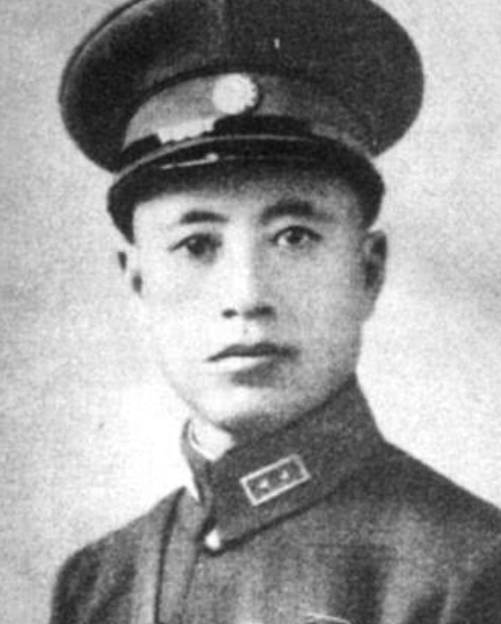 一说起东北军，很多人第一反应是张学良，但少帅被囚后，真正扛起东北军大旗的，其实是
