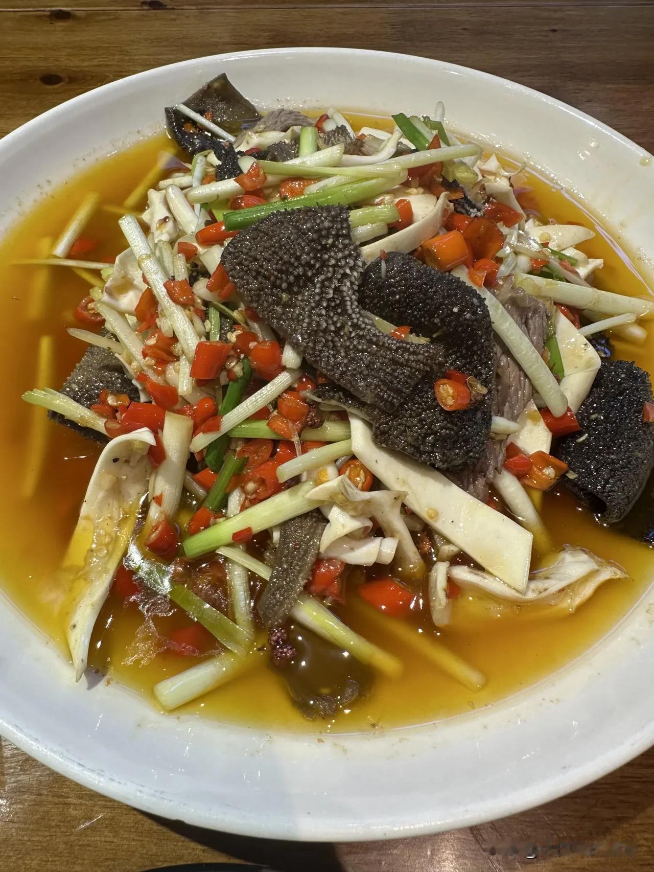 我一个湖南人，本以为自己吃辣已经很牛了，结果被自贡菜狠狠拿捏。之前去醴陵，在隆祥