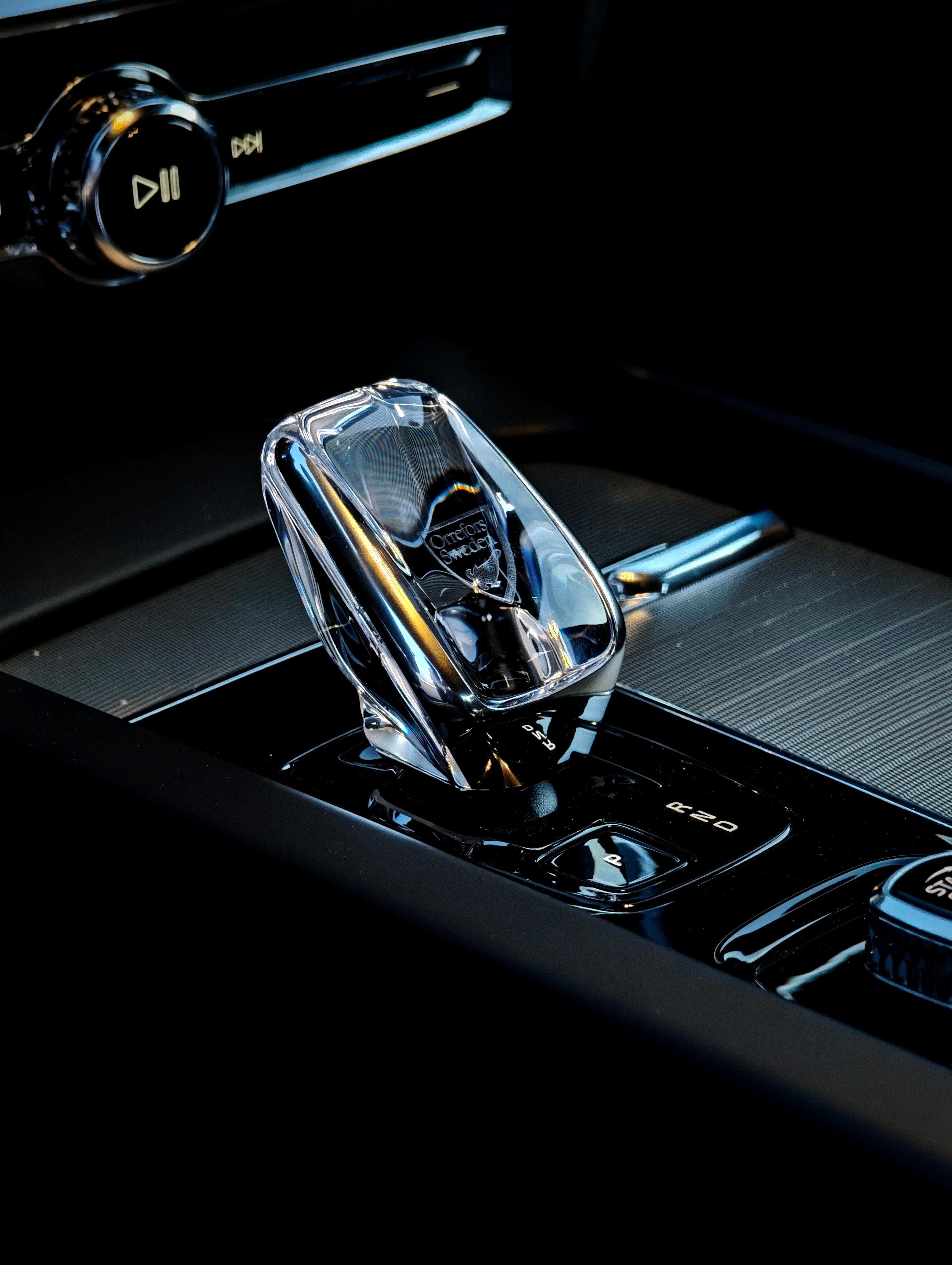 今天沃尔沃汽车99周年，刚好这几天在开S60拍了几张照片，给窝窝庆生~