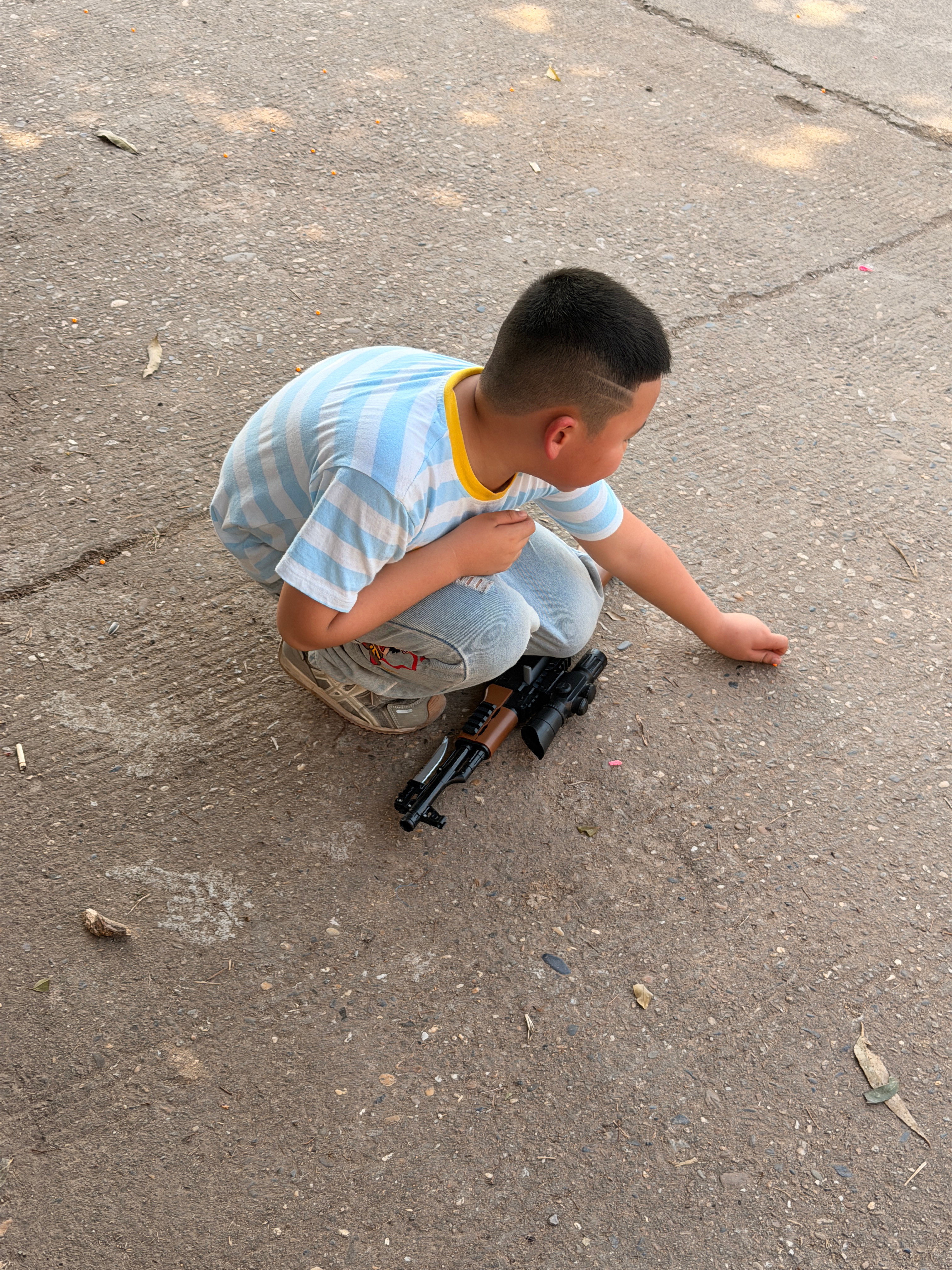 回村里了…这些小孩玩具可真多。