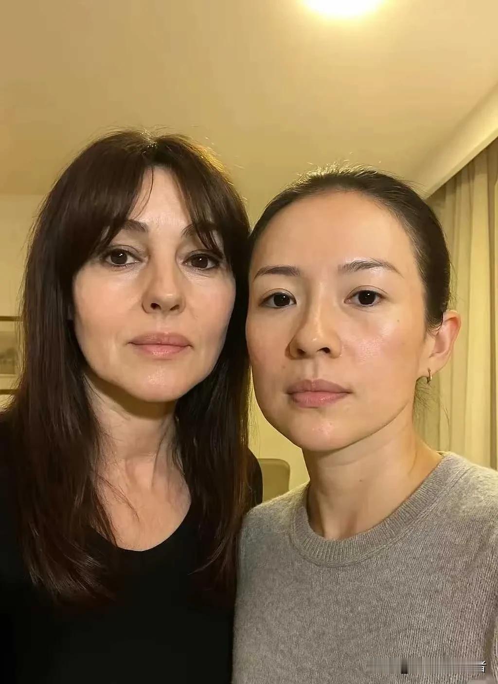章子怡素颜真的比不上61岁的莫妮卡贝鲁奇，章子怡46岁，比莫妮卡小一轮。莫妮卡