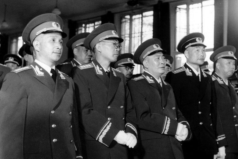1955年授衔时，一位军区副参谋长对军衔级别不满，与罗荣桓争论，结局如何？19