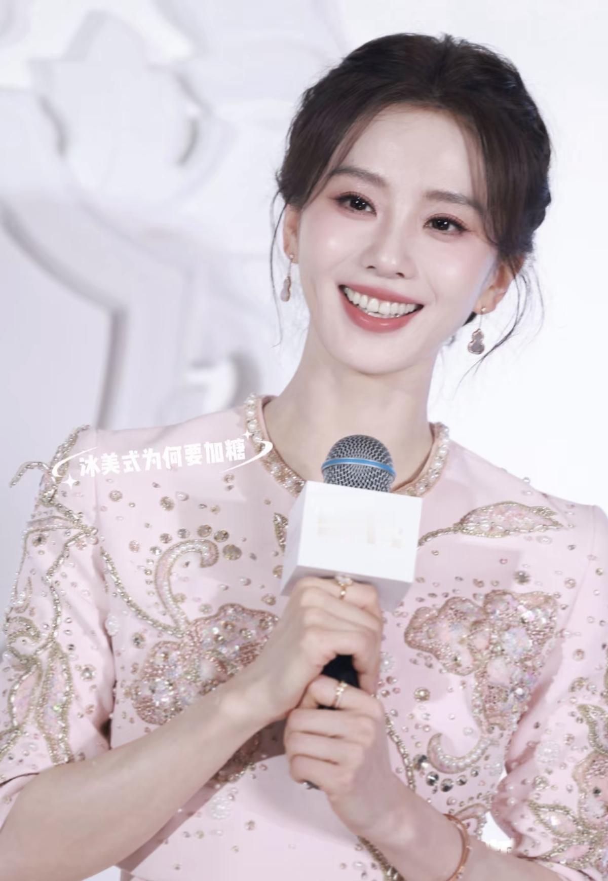 她的脸太和谐了，就看上去那种舒适感，那种独一无二不可复制的美[比心]每次看到她就