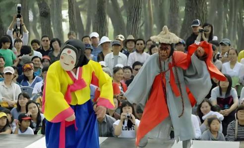 韩国的遮羞布快撑不住了，本月15号若再交不出证据，文化盗窃就板上钉钉，脸要丢到全