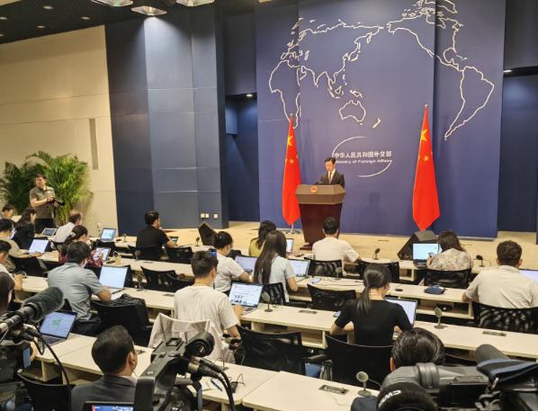 感觉现在我们的情况非常不妙！经济上，欧盟疯狂打压；外交上，十四国集体拿“南海仲裁