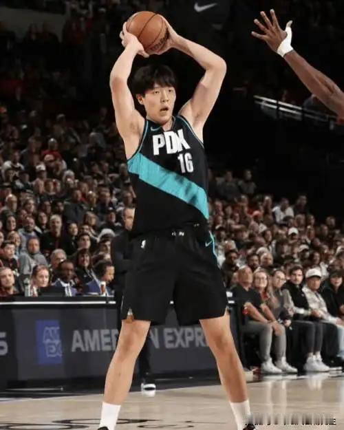 “归化”之殇，早已是摆在明面上的问题！靠着杨瀚森的准绝杀，中国男篮以2分优势