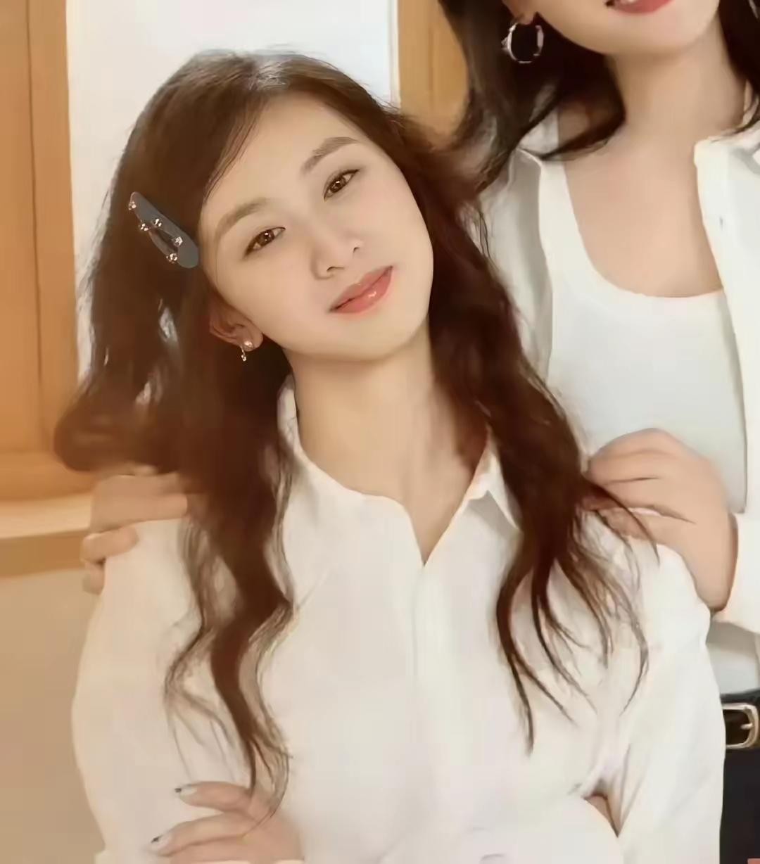 森碟在操场边关掉手机的那一刻，大概让很多人想起了自己曾想挣脱束缚的瞬间。去