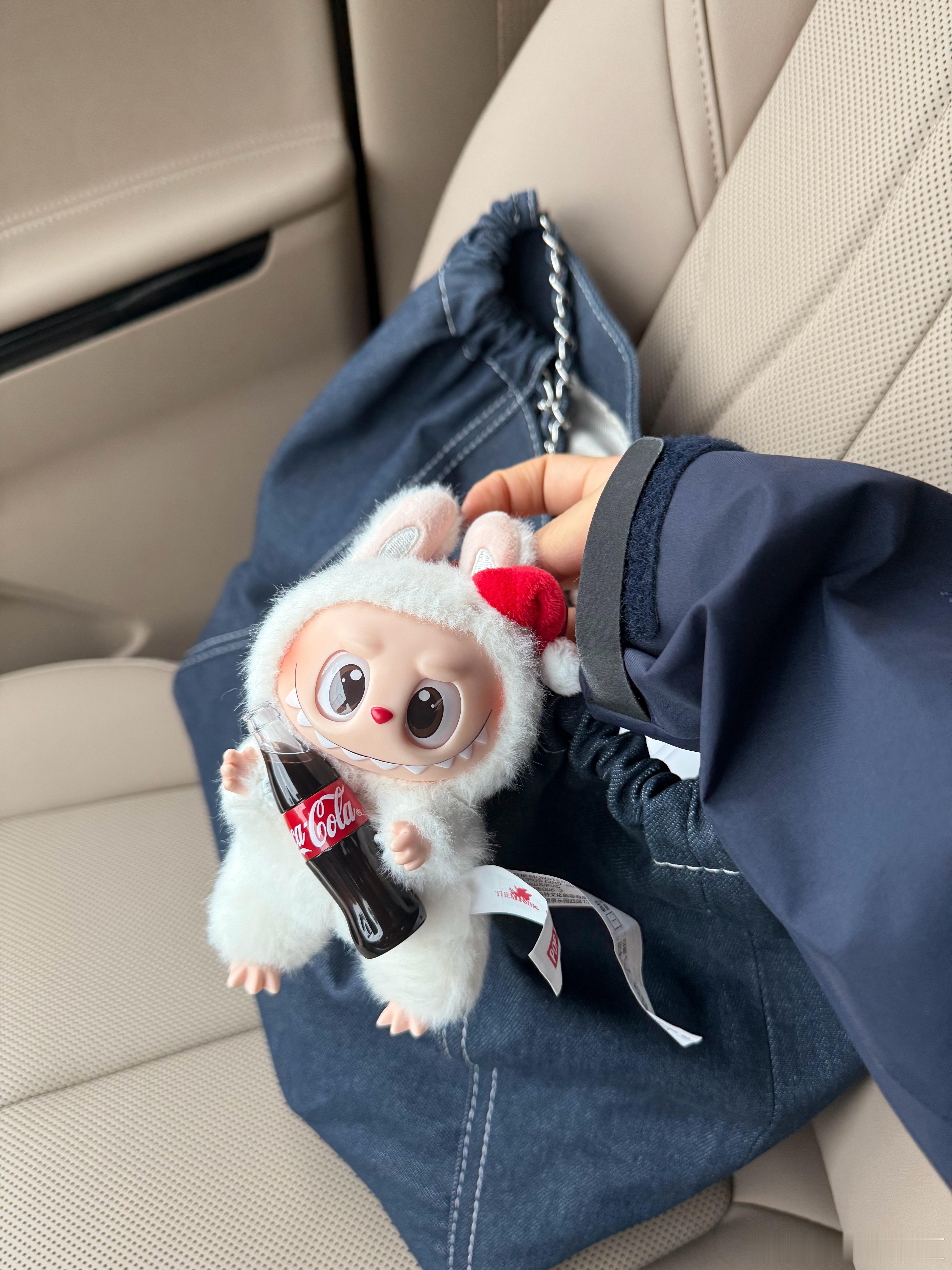 朋友之前送我的时候没想到这玩意儿能这么火……labubu​​​