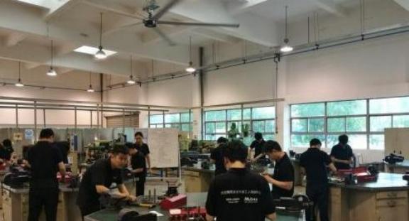 德国安的什么心？德国把好几个国家级重点实验室搬到了中国，而且是整个团队带家属过来