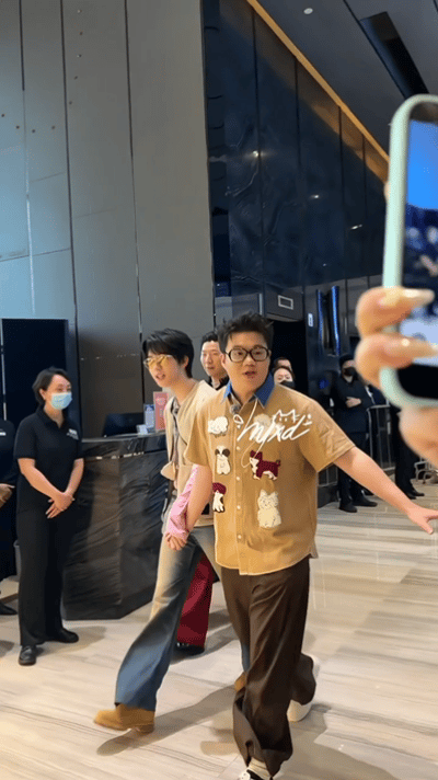 阿如那桃花坞为嘴打工咱们那哥虽然没有做艺术的想法，但执行力强啊彭冠英找阿如那想