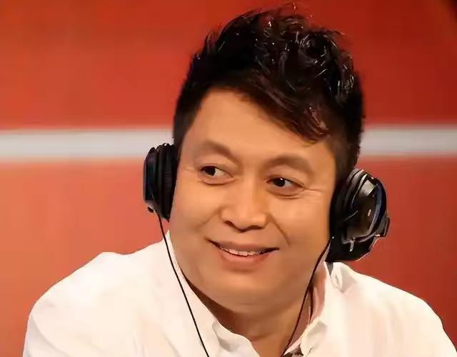 67岁的王为念如今每周坐高铁回太原陪96岁的老父亲，儿子成家后生了俩孙子，